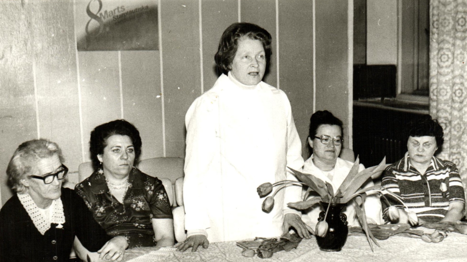Мария Карпова (в центре) с коллегами.