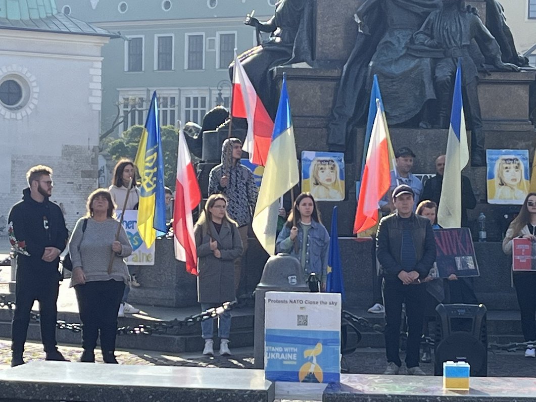 Mītiņš Ukrainas atbalstam Krakovas vecpilsētas centrālajā laukumā