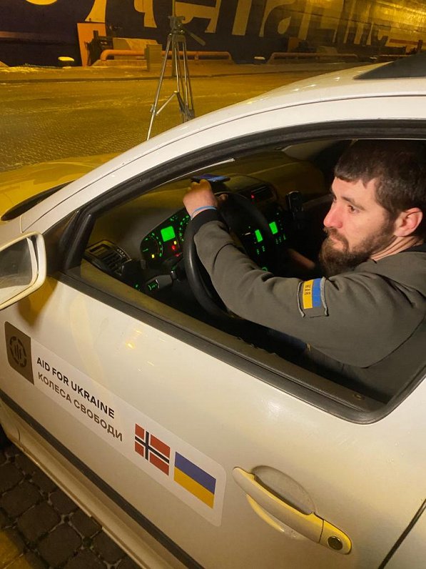 Automašīnas Ukrainas aizstāvjiem