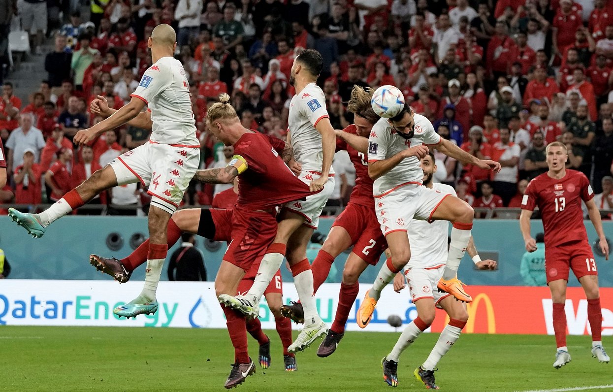 Tunisieši ar kaujiniecisku neizšķirtu atņem punktus Dānijas futbolistiem. Svarīgākie notikumi