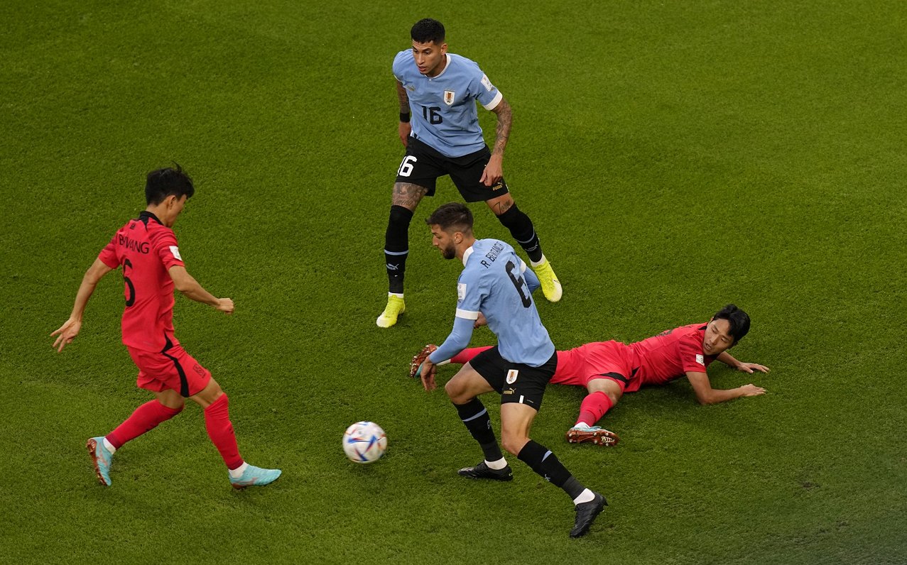 Spillere fra Uruguay og Sør-Korea utnytter ikke sjansene, de spiller uavgjort.  Hovedhendelser / Artikkel