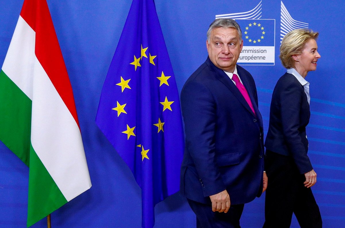 Ungārijas premjers Viktors Orbāns un Eiropas Komisijas prezidente Urzula fon der Leiena