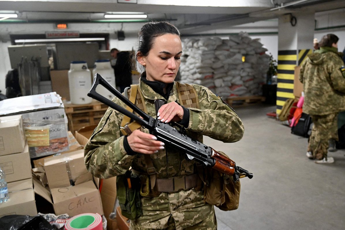Ukrainas armijā piektā daļa karavīru ir sievietes