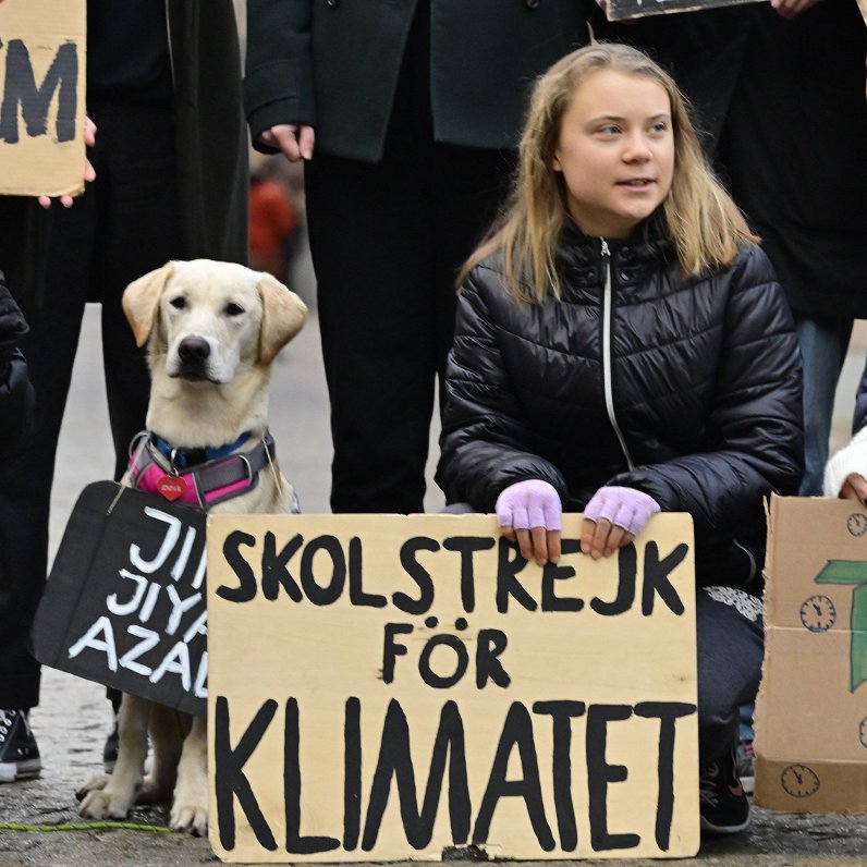 Klimata aktīviste Grēta Tūnberga piedalās protesta akcijā Stokholmā