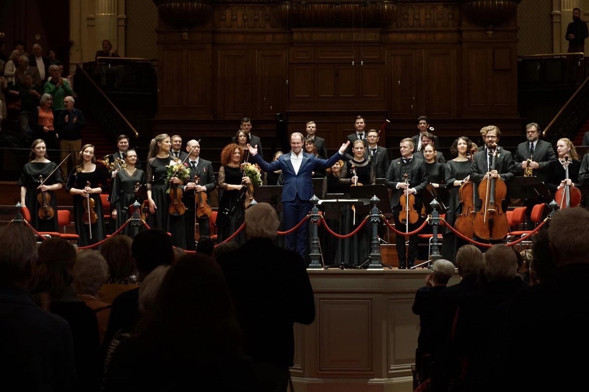 Valsts kamerorķestri «Sinfonietta Rīga» publika Amsterdamas «Concertgebouw» sveic ar stāvovācijām