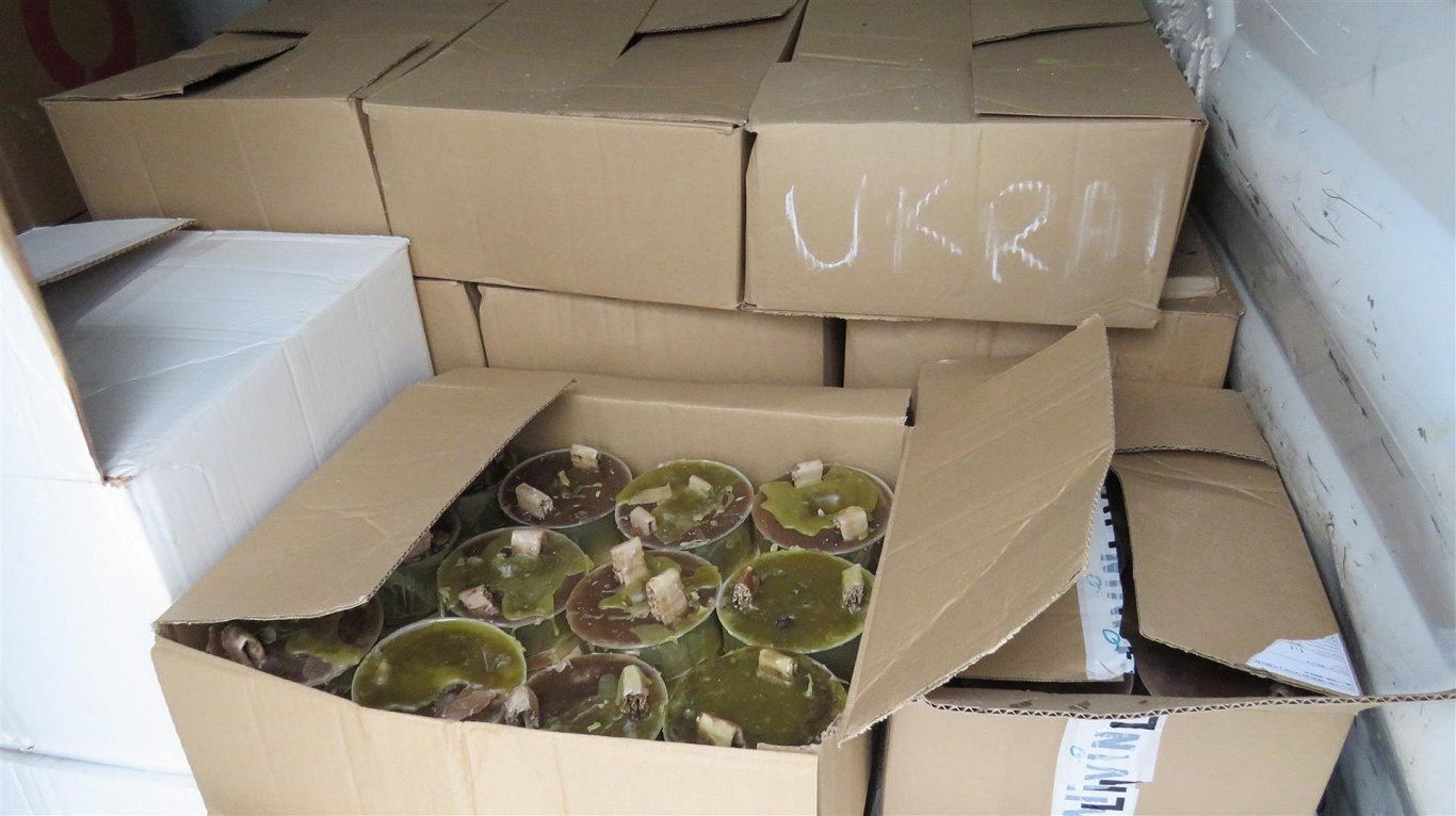 Лиепайчане изготовили 2 тысячи блиндажных свечей защитникам Украины