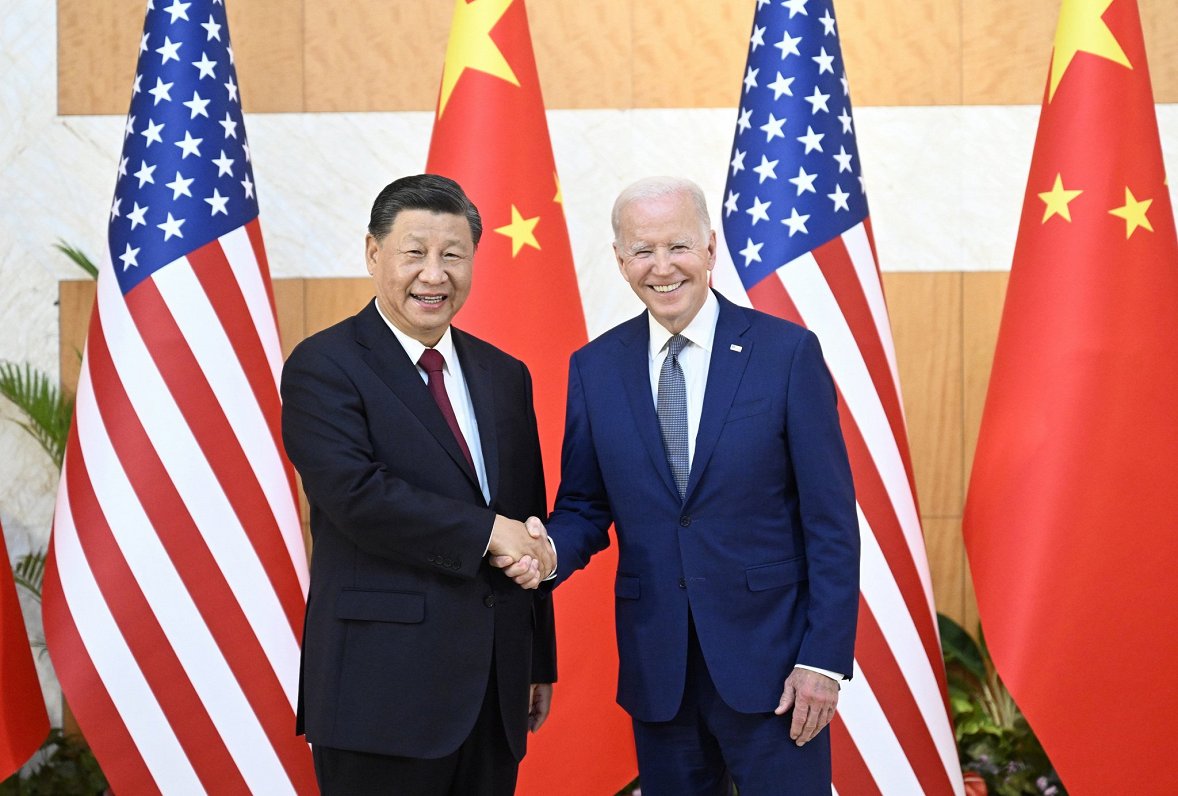 Ķīnas prezidents Sji Dzjiņpins un ASV prezidents Džo Baidens