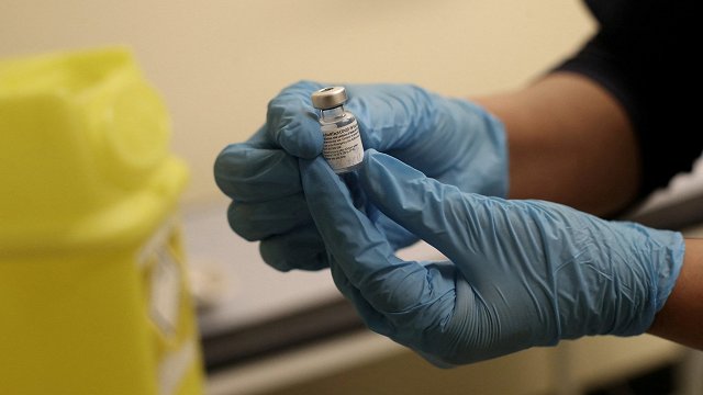 В Латвии доступно около 50 тыс. вакцин против нового штамма Covid-19