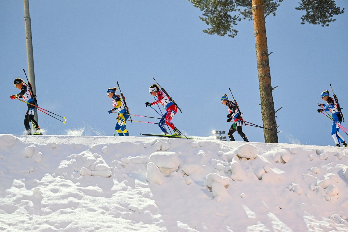Skiskyttere fra Sverige og Norge starter verdenscupstafettsesongen med seier / Artikkel