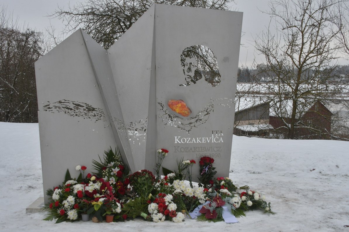 Piemineklis par godu Latvijas un Polijas patriotei Itai Marijai Kozakevičai Jēkabpilī