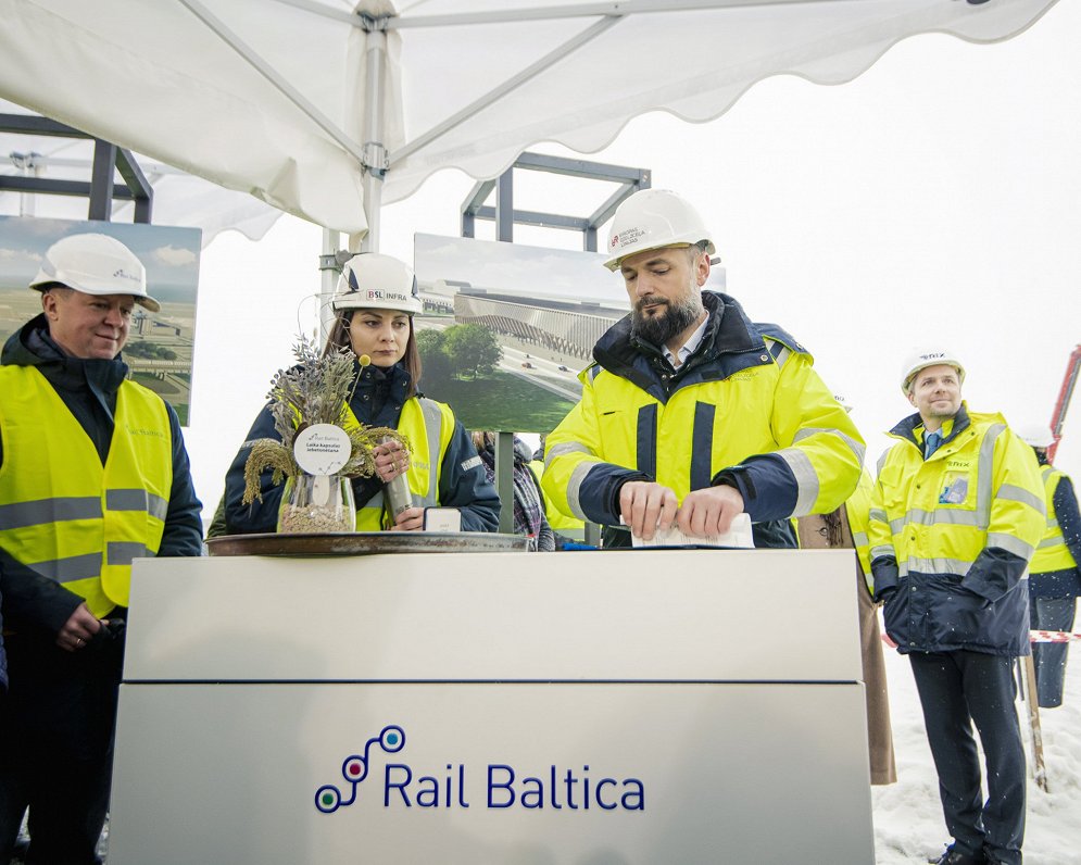 &quot;Rail Baltica&quot; laika kapsulas ielikšanas pasākums būvlaukumā pie lidostas &quot;Rīga&quot;