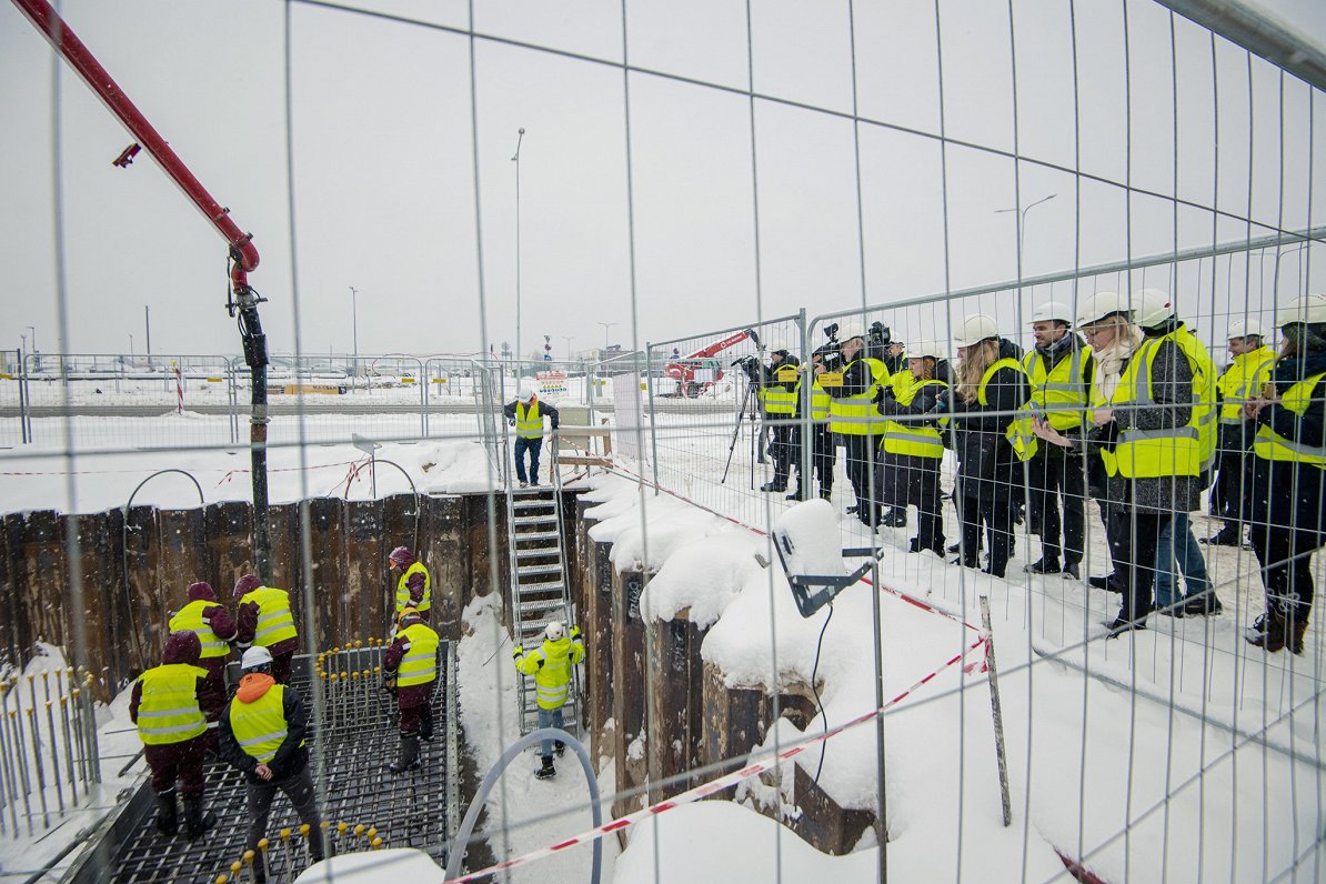 &quot;Rail Baltica&quot; laika kapsulas ielikšanas pasākums būvlaukumā pie lidostas &quot;Rīga&quot;
