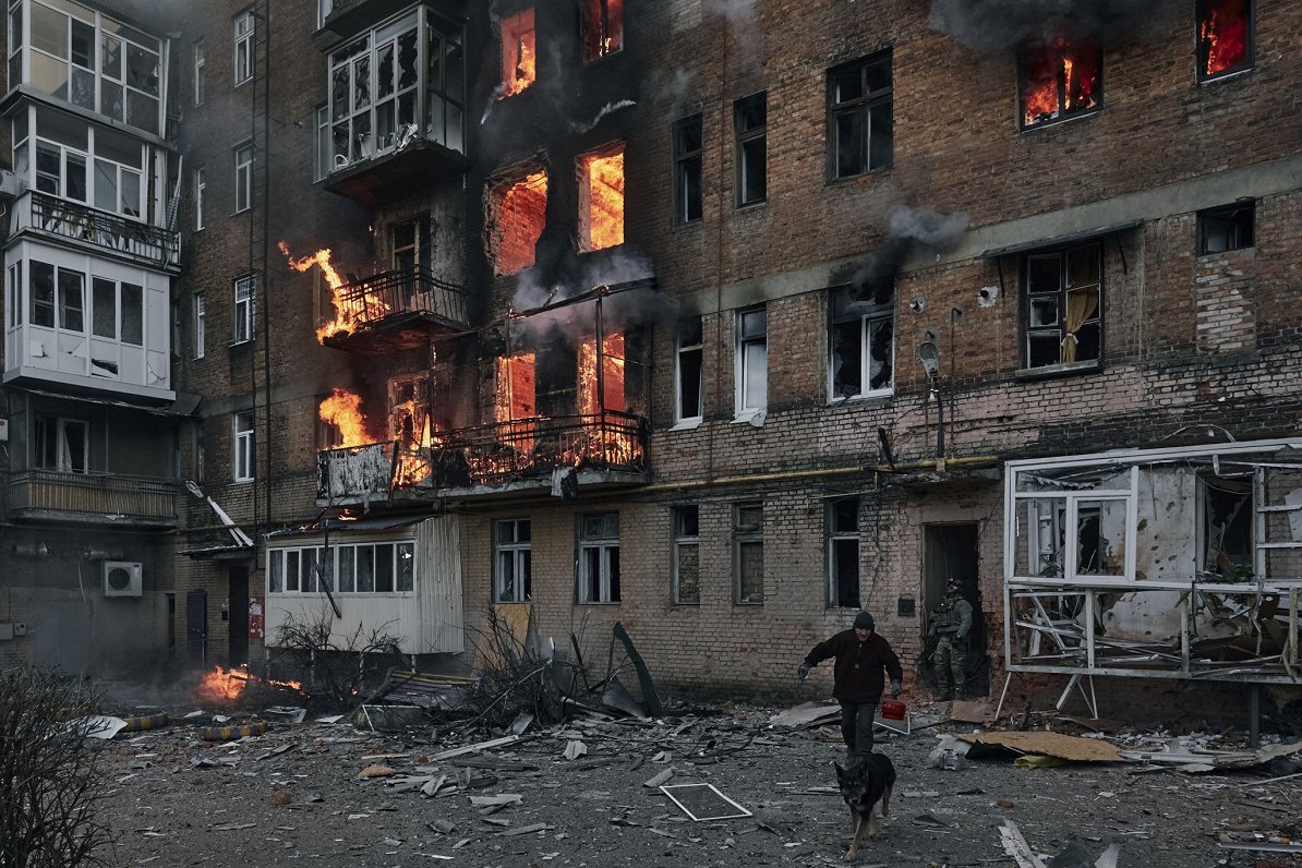 Пожар после &quot;прилета&quot;. Бахмут, Донецкая область. 07.12.2022