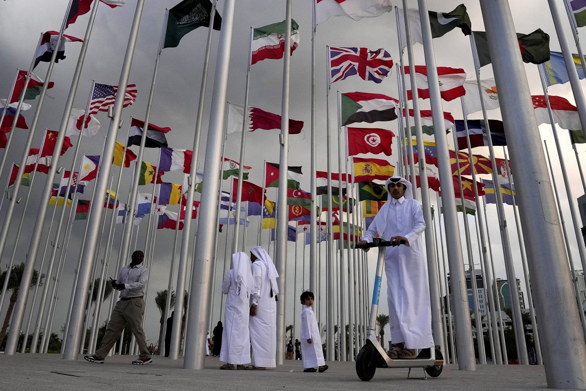 Pasaules kausa futbolā dalībvalstu karogi Dohā