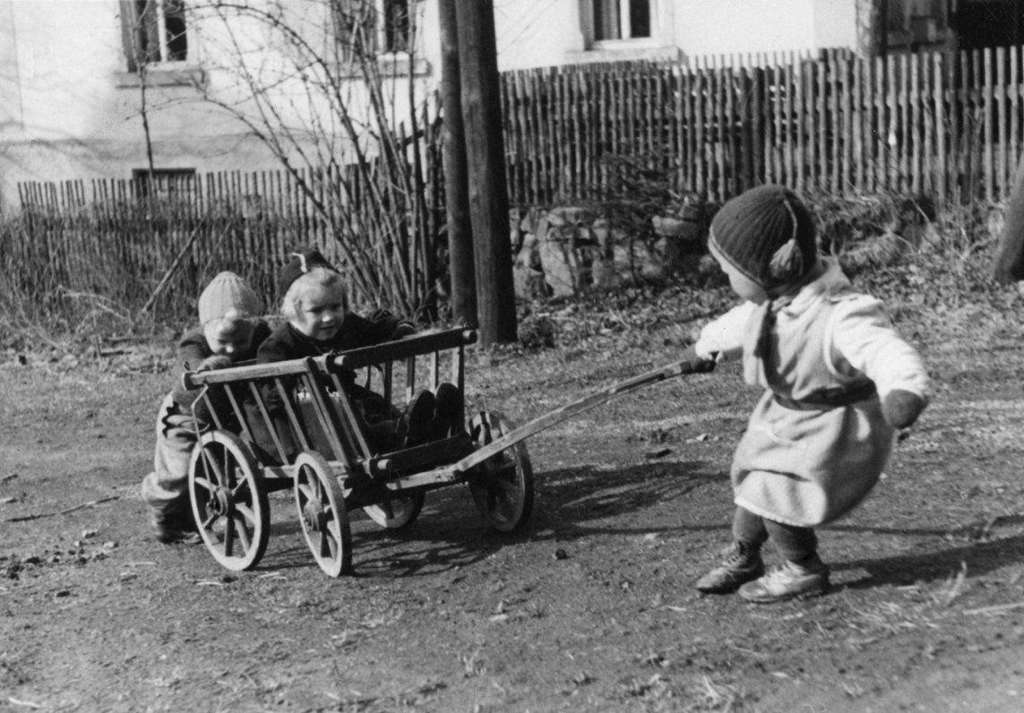 «Bija grūti, bet bija jātiek galā». Latviešu bērnu atmiņas no Vācijas bēgļu nometnēm pēc Otrā pasaules kara