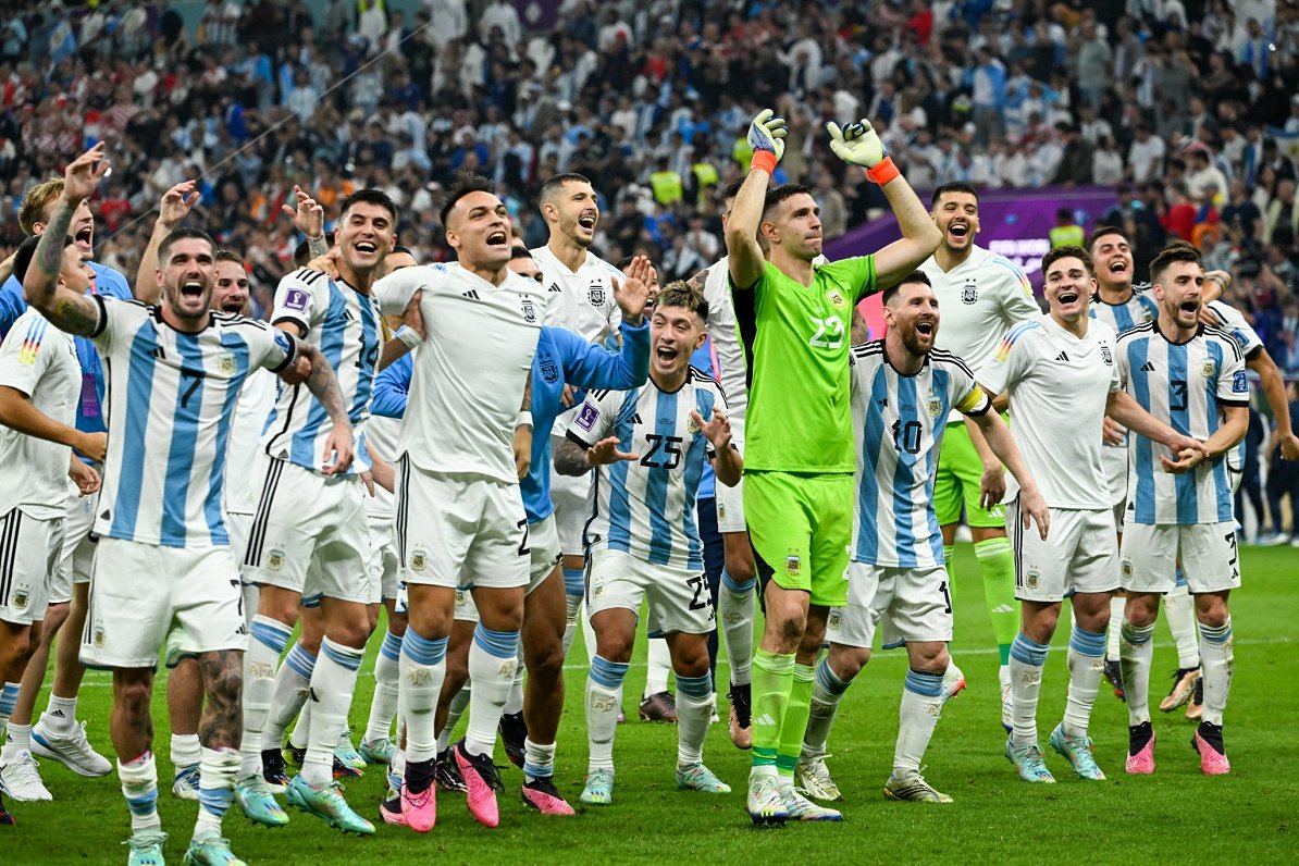 Argentīnas futbola izlase līksmo par uzvaru Pasaules kausa pusfinālā