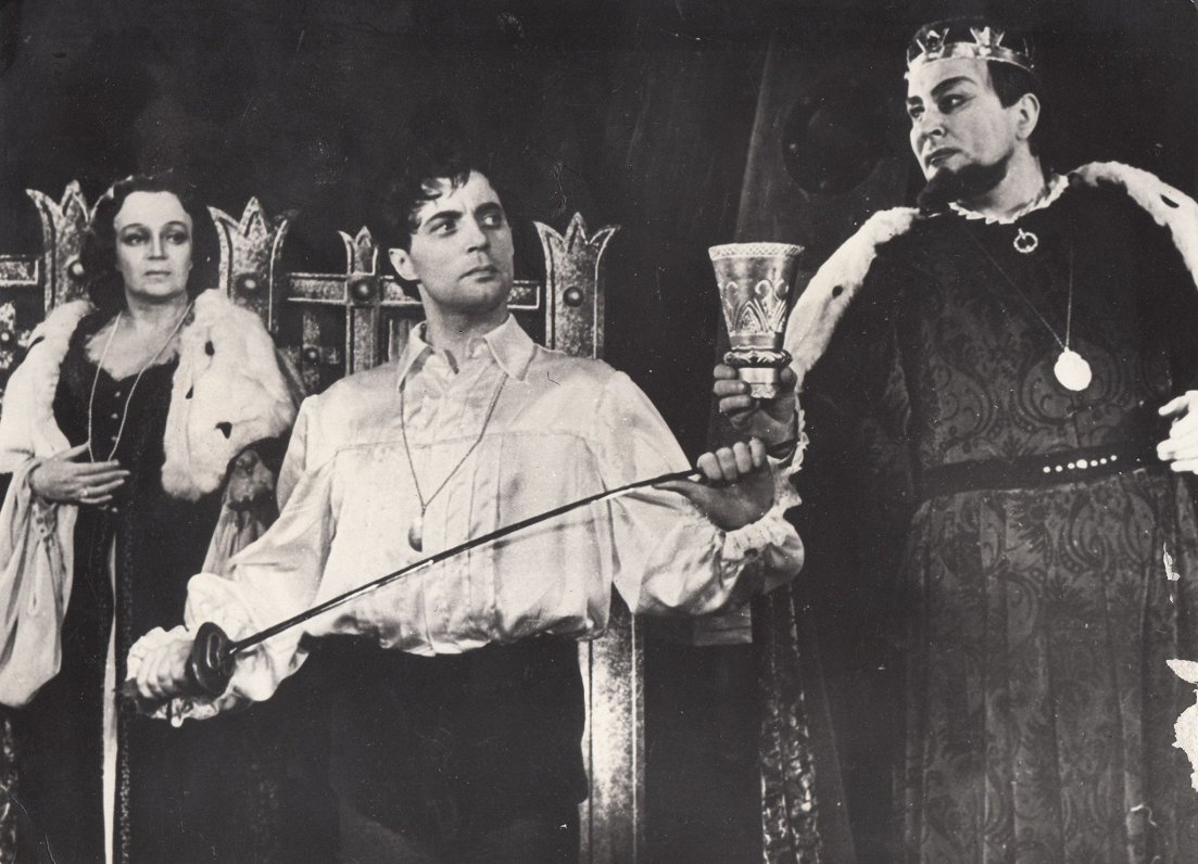 Skats no Dailes teātra izrādes &quot;Hamlets&quot; (1959)