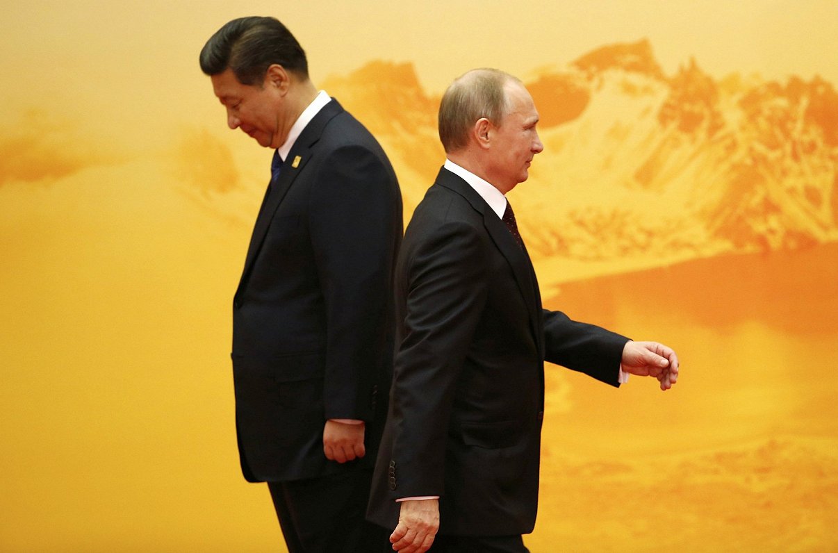 Ķīnas prezidents Sji Dzjiņpins un Krievijas prezidents Vladimirs Putins