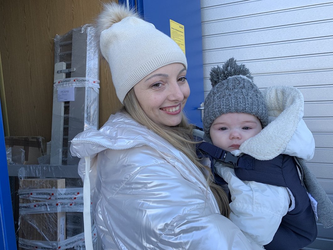 Anna Kitčenko ar meitiņu Dominiku