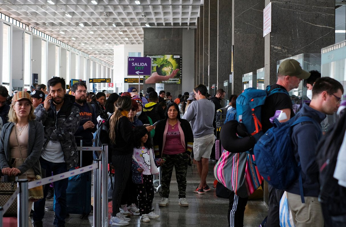 Tūristi Peru pilsētas Kusko lidostā