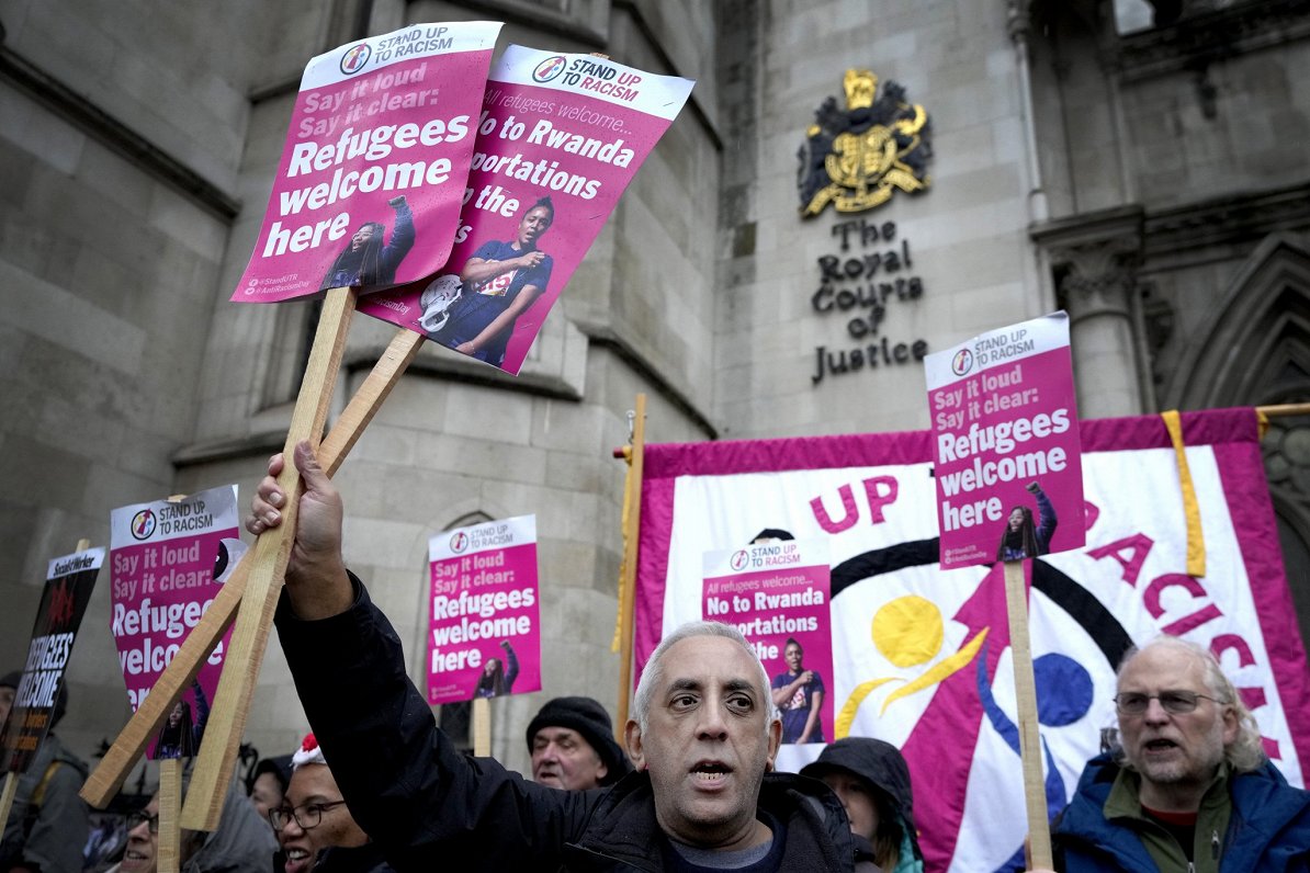 Protesta akcija pie Londonas augstākās tiesas
