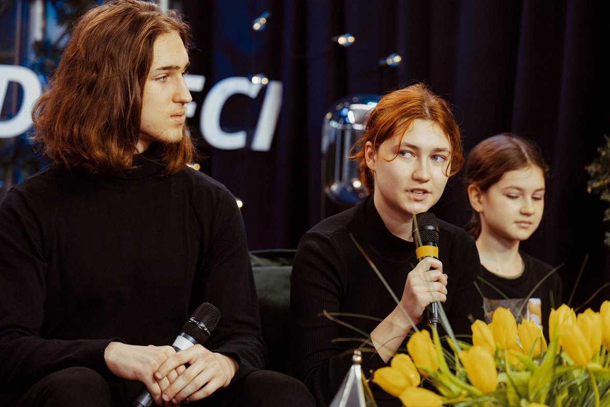Nataļja Bolotskova ar ģimeni &quot;Dod pieci!&quot; studijā 20.12.2022.