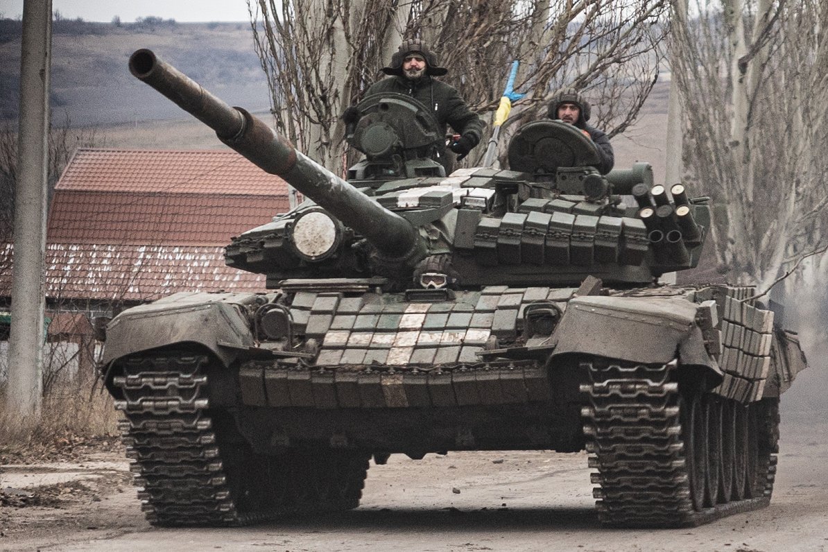Украинский танк Т-72. Бахмут, Донецкая область.