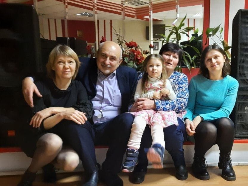 Svetlanas Pikolas (pirmā no kreisās) ģimene.