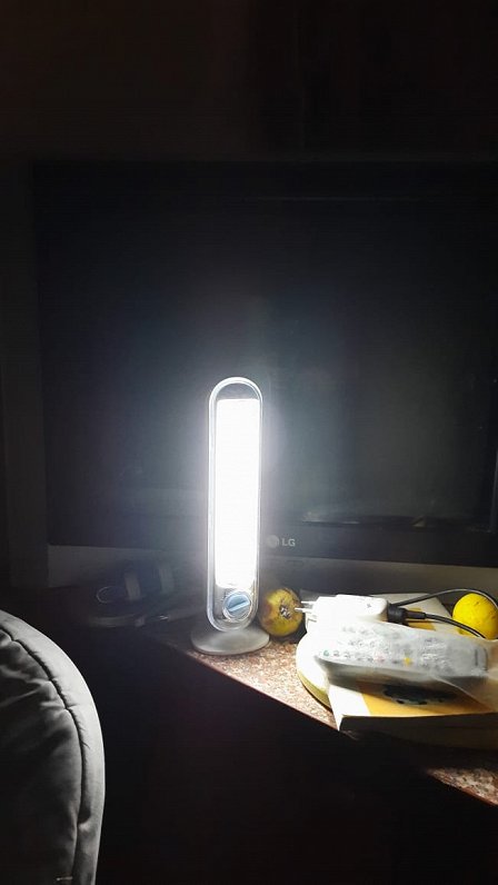LED lampa apgaismojumam elektrības atslēgumu laikā.