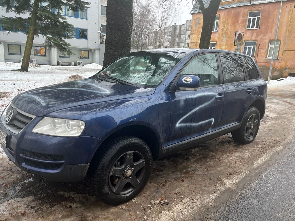 «Tviterkonvoja» auto apķēpāts ar «Z»; policija sāk pārbaudi