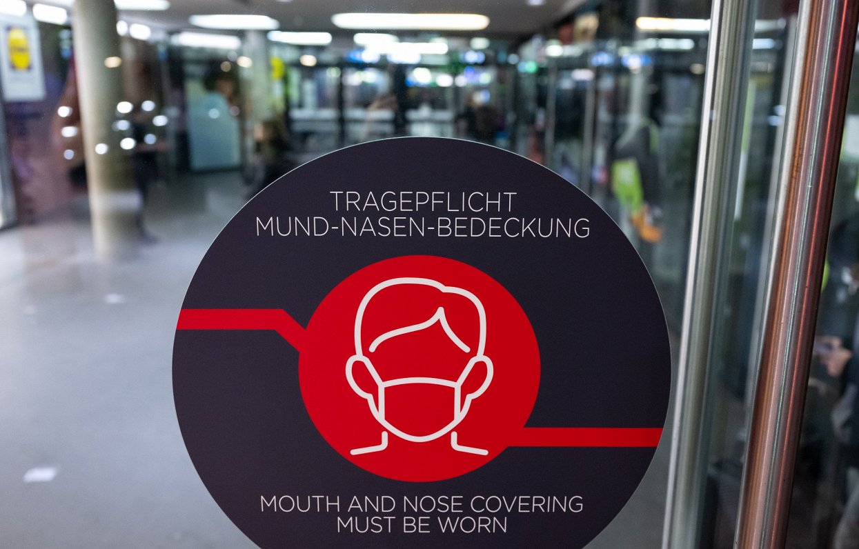 Paziņojums par prasību nēsāt sejas masku Minhenes autobusu stacijā