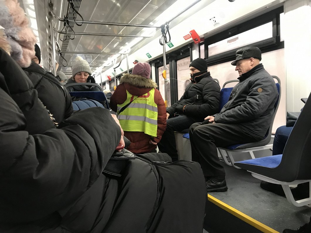 tramvaja pasažieri Daugavpilī