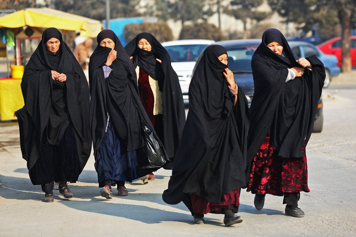 Afgāņu sievietes Afganistānas galvaspilsētā Kabulā