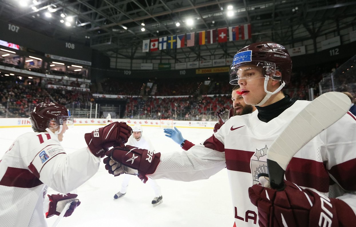Latvijas U-20 izlases hokejisti pasaules čempionātā