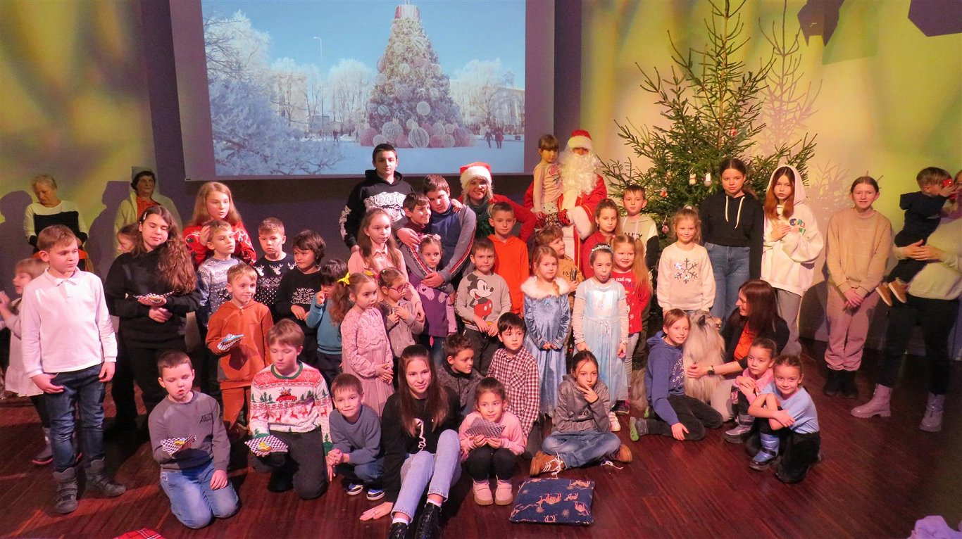 В Лиепае устроили новогодний праздник для украинских детей