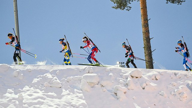 Zviedrietes un Norvēģijas biatlonisti ar uzvaru sāk Pasaules kausa sezonu stafetēs