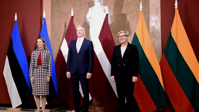 Baltijas valstu premjeri Rīgā sola turpināt palīdzību Ukrainai un stiprināt savu aizsardzību
