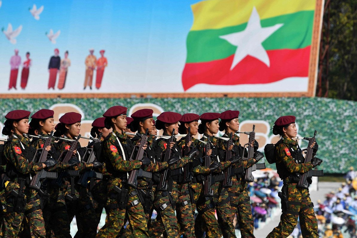 Mjanmas armijas parāde valsts neatkarības dienā