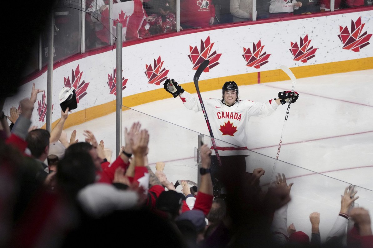 Kanādietis Džošua Rojs līksmo par vārtu guvumu U-20 pasaules čempionāta spēlē pret ASV
