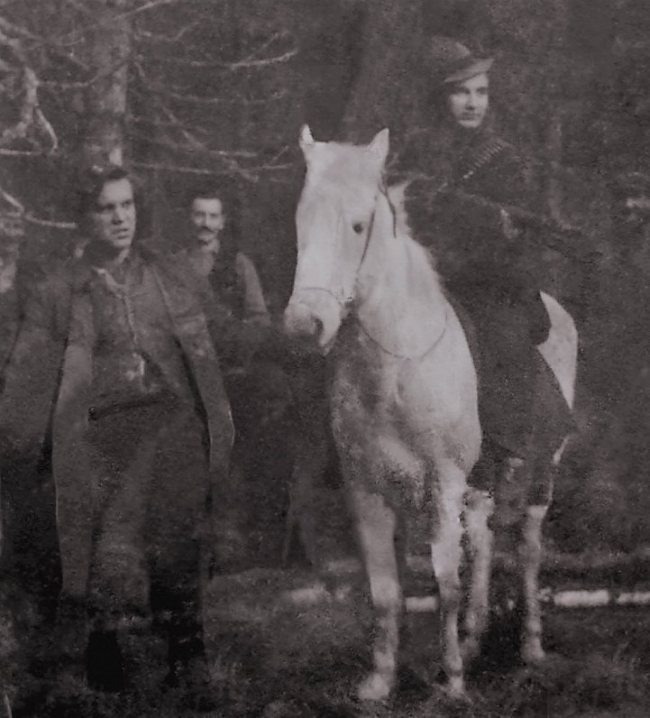 Friča Kārkliņa grupas nacionālie partizāni Kabiles pagastā. 1946. g. vasara. Uz zirga: Valdis Šmits.