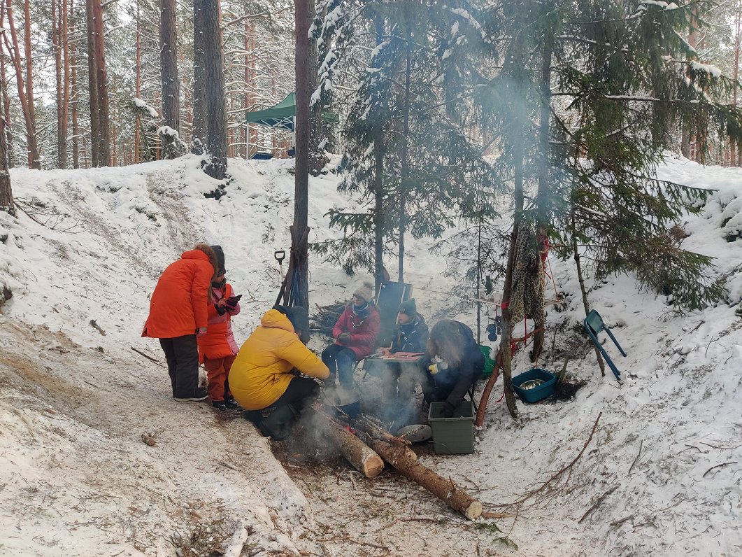 Gaidas un skauti pulcējas nometnē Ložmetējkalnā