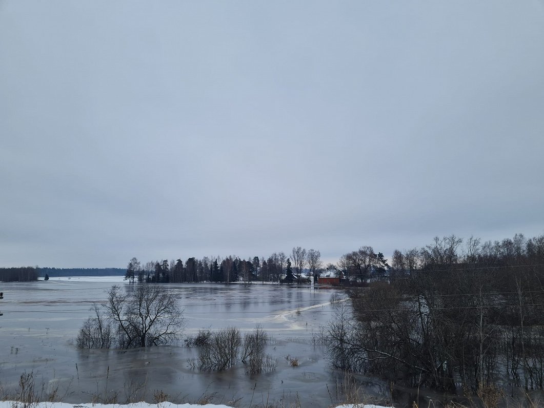 Plūdi Jēkabpils novada Krustpils pagastā pie Zeļķu dzelzceļa tilta