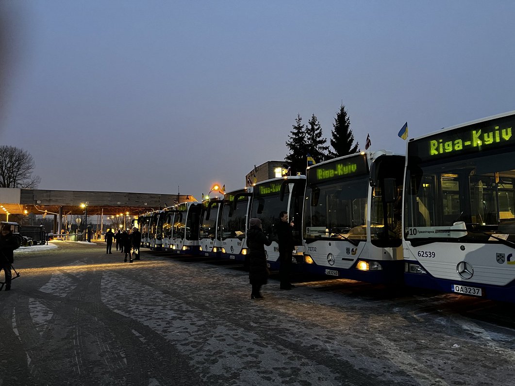 Uz Kijivu dodas 10 «Rīgas satiksmes» dāvinātie autobusi ar humāno palīdzību Ukrainai