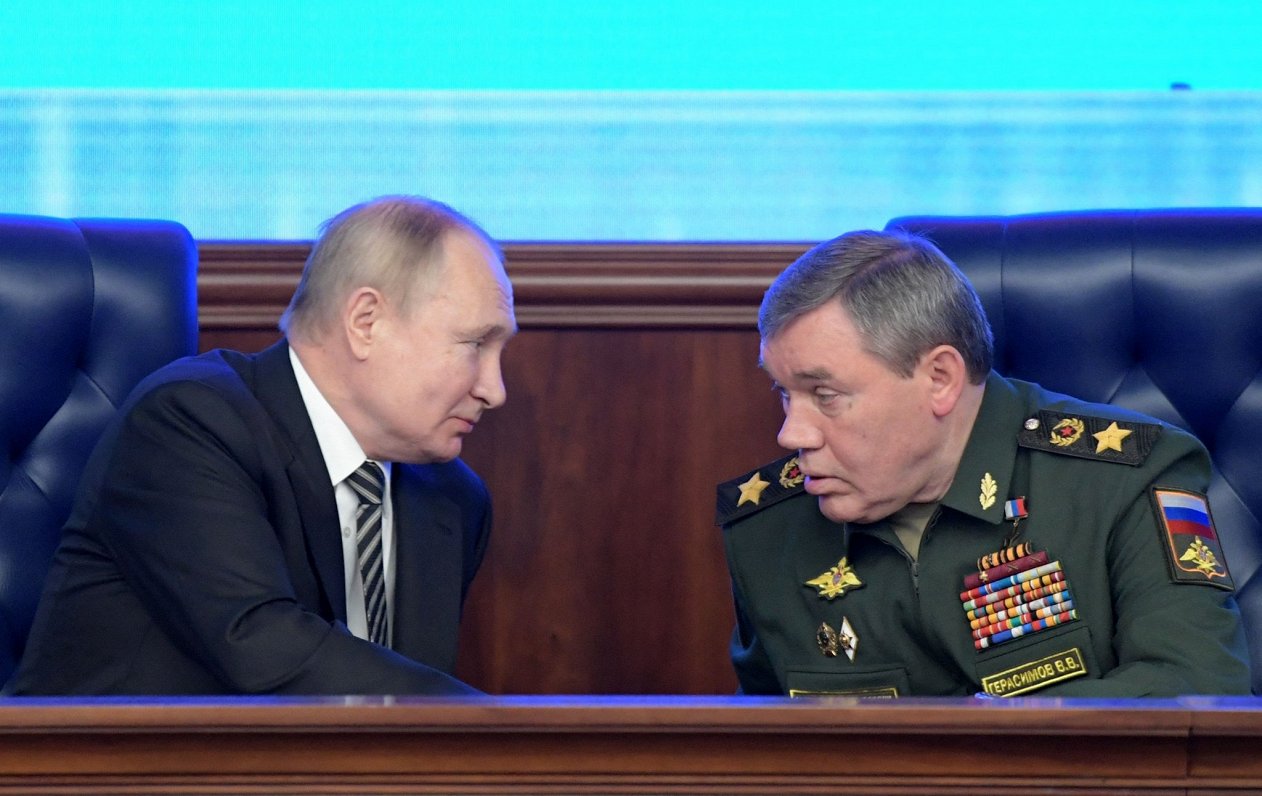 Krievijas prezidents Vladimirs Putins un Bruņoto spēku Ģenerālštāba priekšnieks Valērijs Gerasimovs