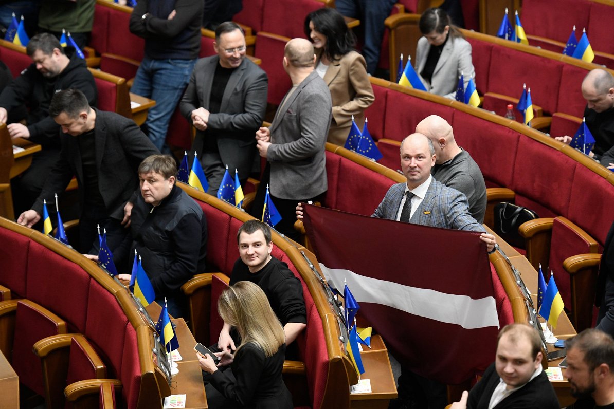 Latvijas Saeimas deputāti viesojas Ukrainas parlamentā