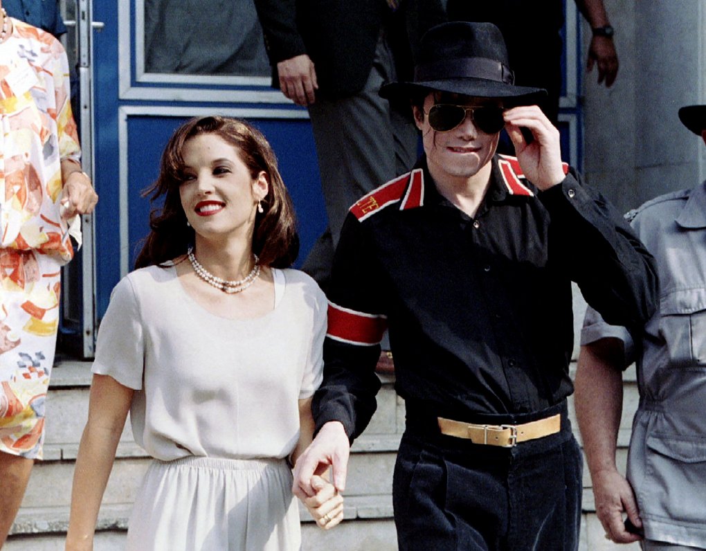 Līza Marija Preslija un Maikls Džeksons 1994. gadā