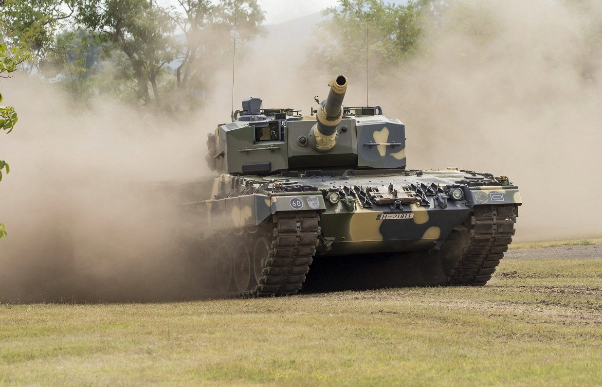 Танк Leopard немецкого производства на учениях. Иллюстративное фото