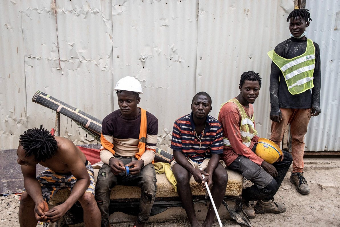Rietumāfrikas valstī Senegālā celtniecības strādnieki pelna aptuveni četrus eiro dienā