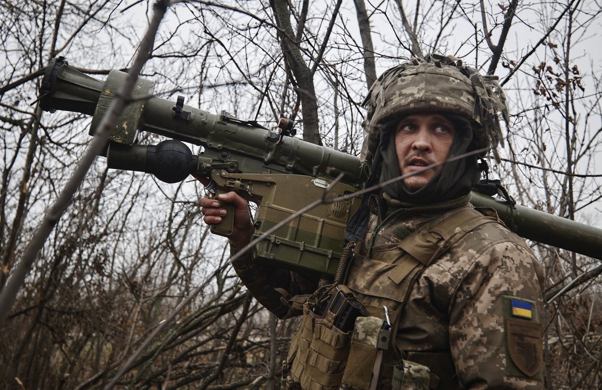 Ukrainas armijas karavīrs Doneckas apgabalā