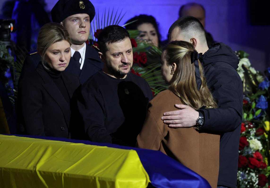 En Ukraine, on dit au revoir aux victimes de la catastrophe de l’hélicoptère / Article